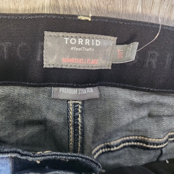 TORRID NEW W TAGS BOMBSHELL FLARE SZ 3P TALL⭐️BEST DENIM EVER - Picture 2 of 4
